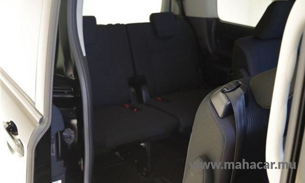 2020 Toyota VOXY photo 5