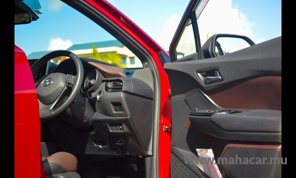 2019 Toyota CHR photo 9
