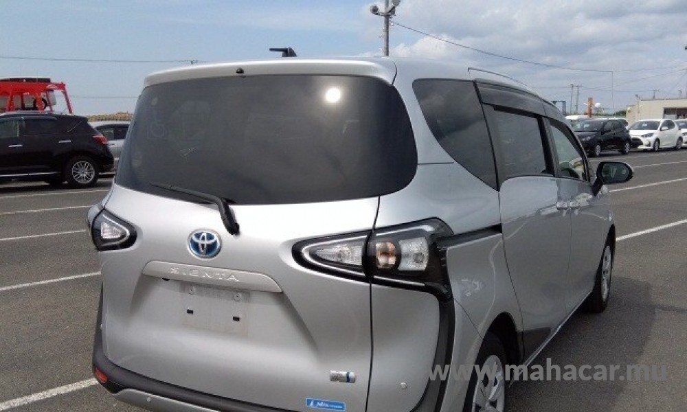 2021 Toyota Sienta Hybrid photo 4