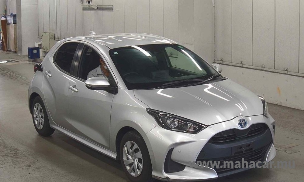 2021 Toyota Yaris Hybrid photo 2