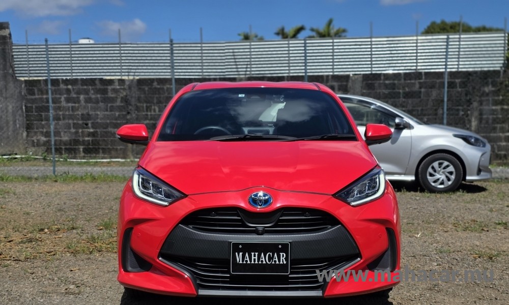2022 Toyota Yaris Hybrid, Red