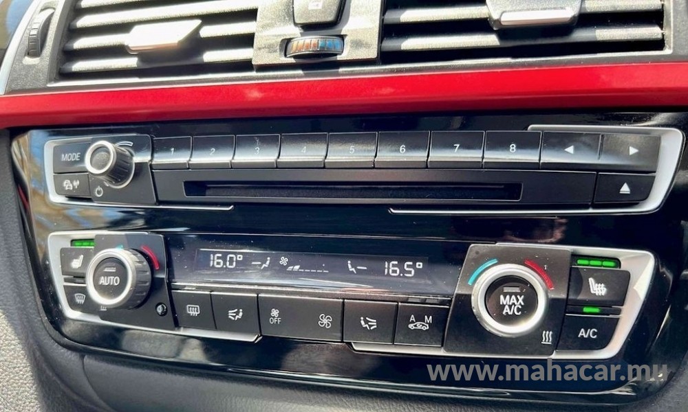 2019 BMW 318i photo 8
