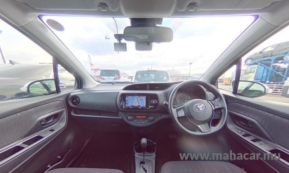 2019 Toyota VITZ HYBRID F photo 5