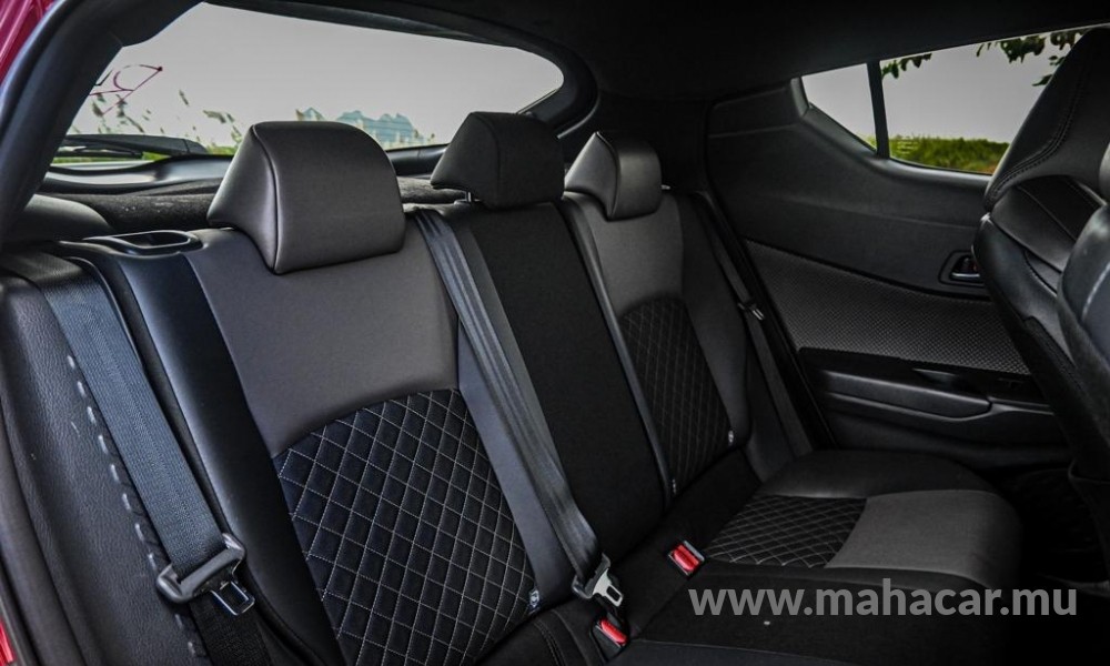 2019 Toyota CHR HYBRID photo 12
