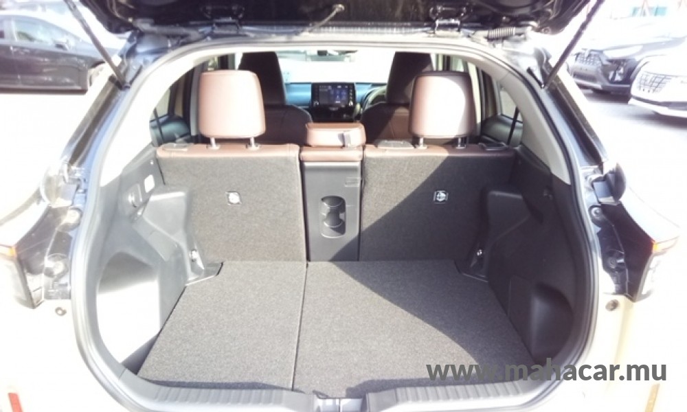 2022 Toyota Yaris Cross photo 2