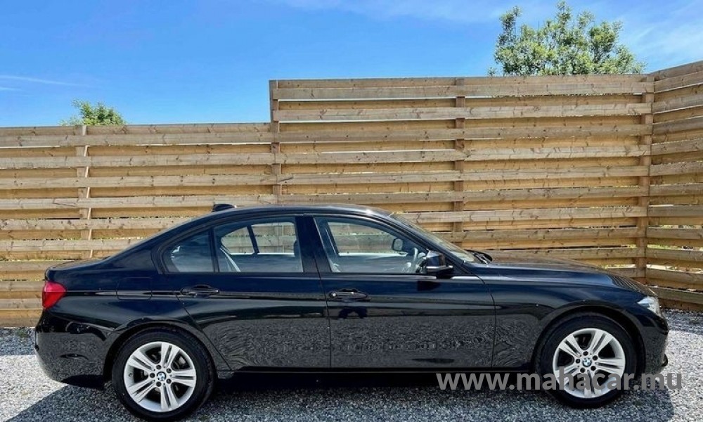 2019 BMW 318i photo 2