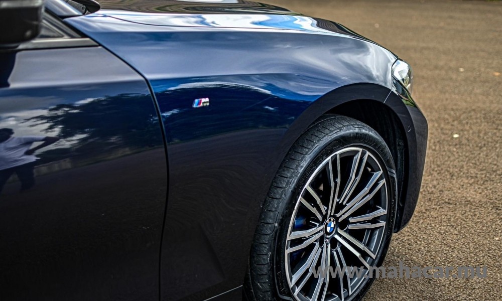 2019 BMW 330e photo 5