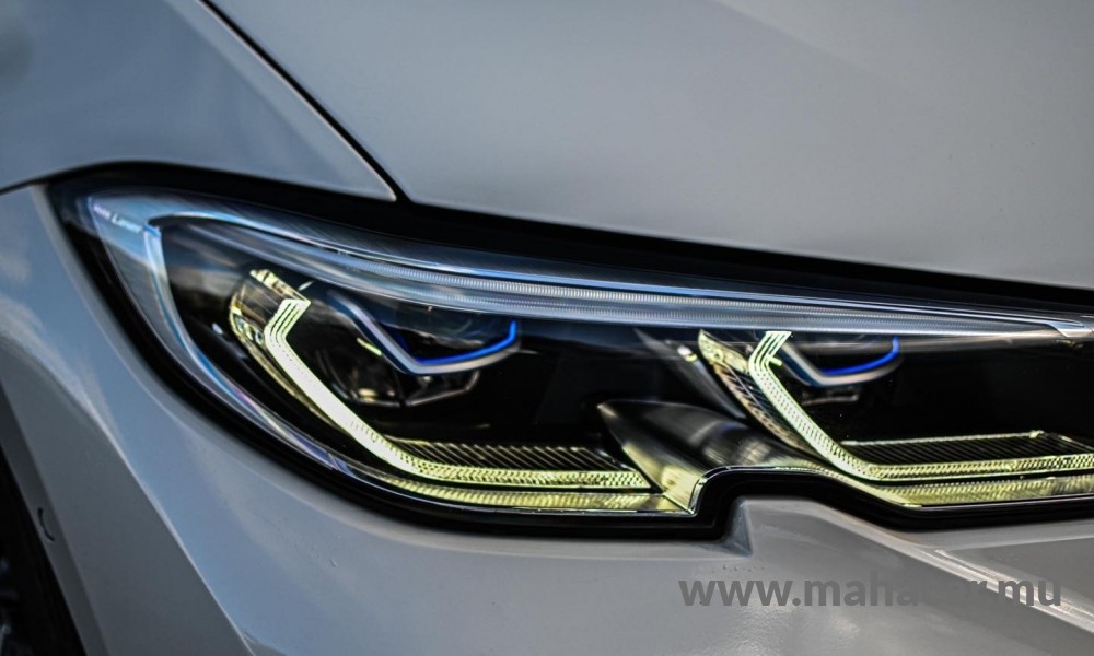 2020 BMW 330i photo 3