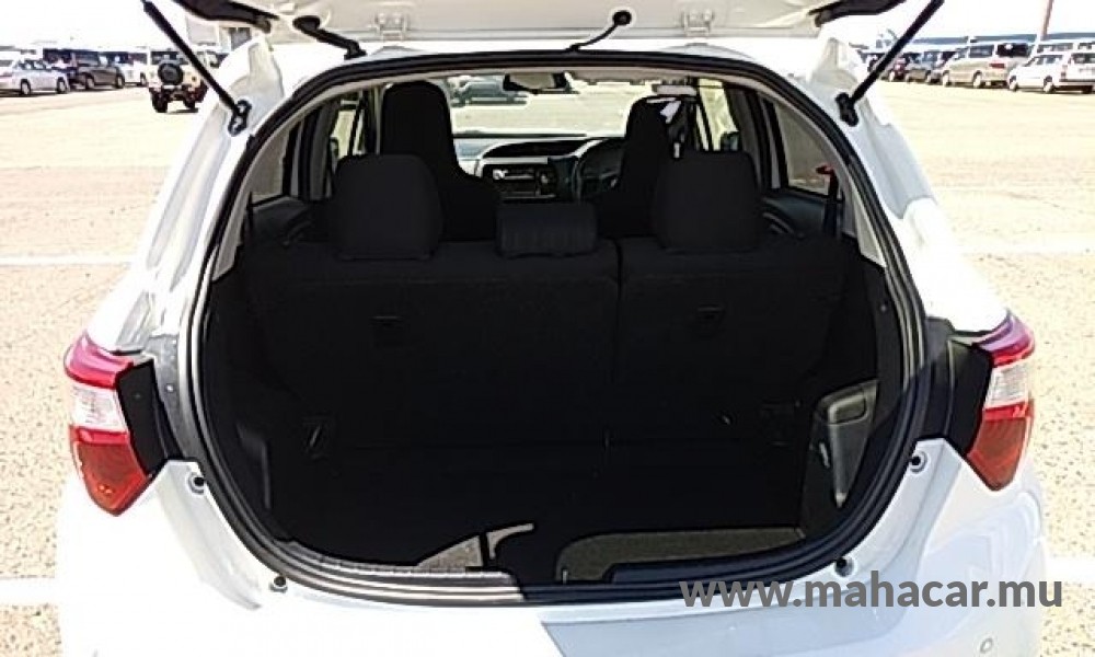 2019 Toyota VITZ HYBRID F photo 10