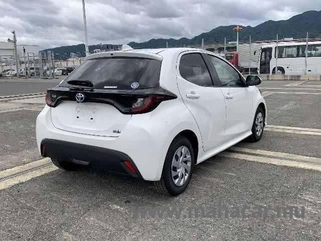 2023 Toyota Yaris Hybrid photo 2