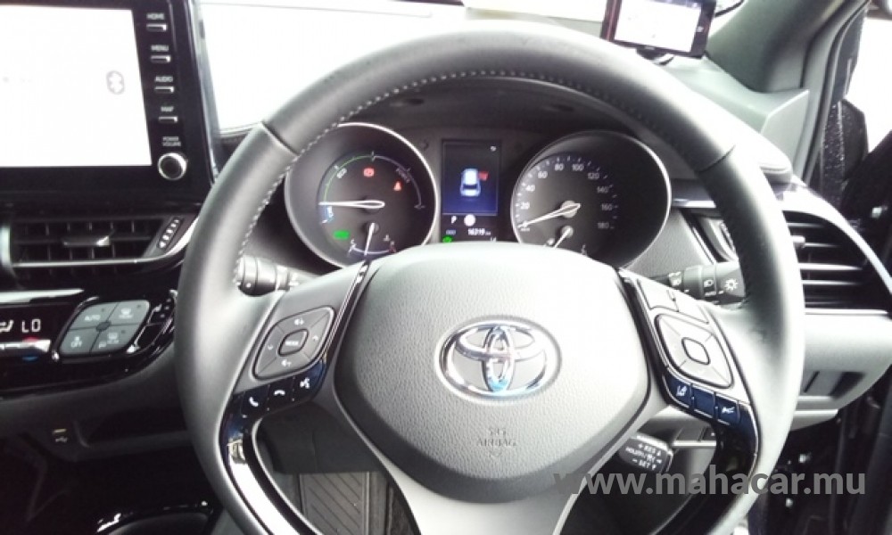 2022 Toyota CHR HYBRID photo 3