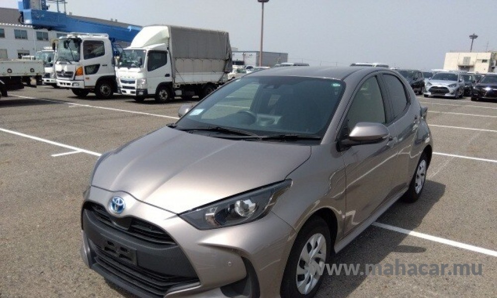 2021 Toyota Yaris Hybrid photo 2
