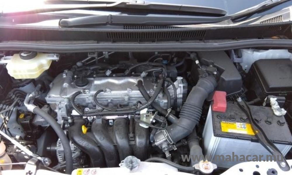 2021 Toyota VOXY photo 2