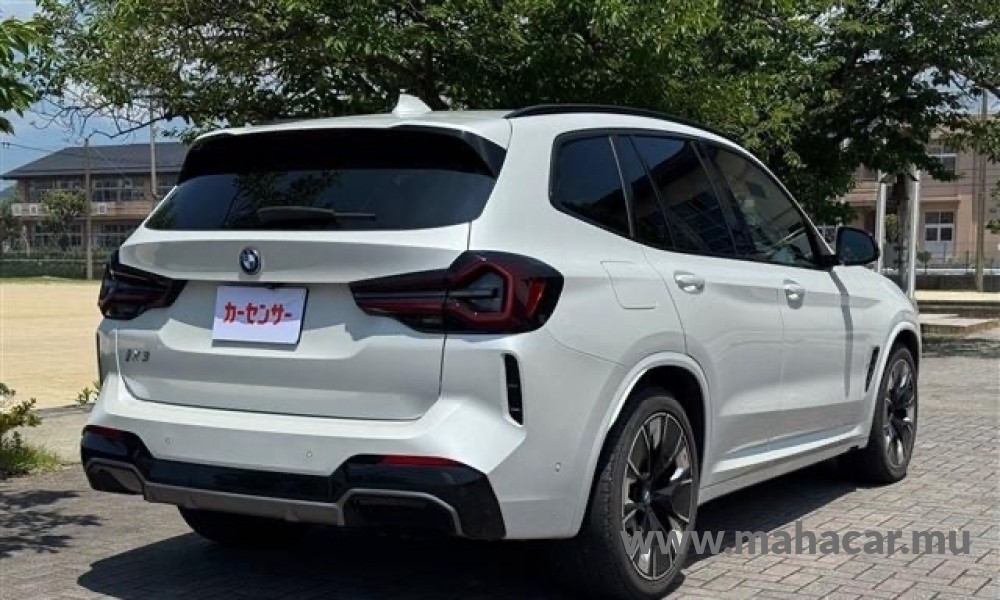 2022 BMW iX3 photo 3