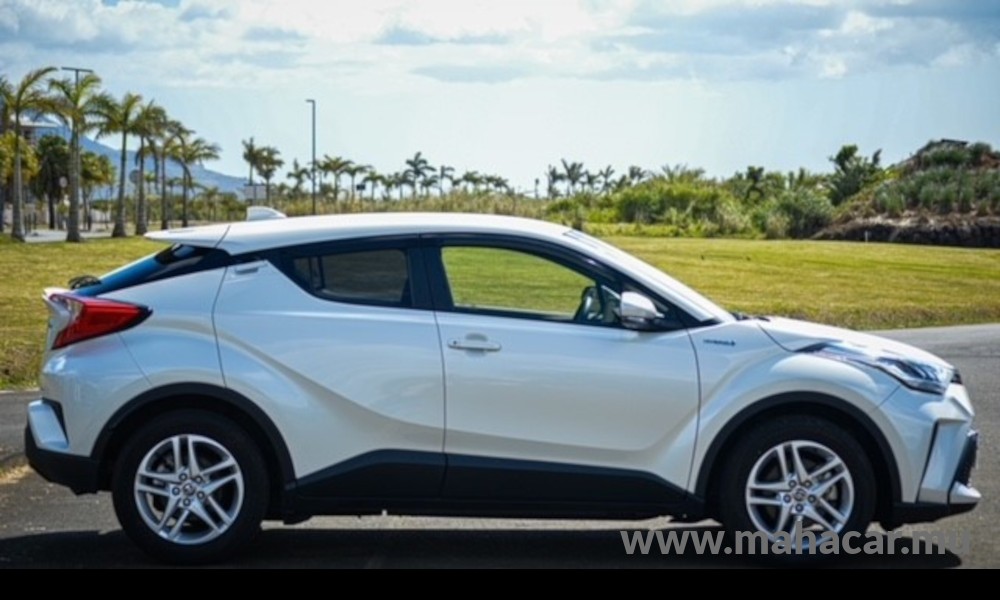2019 Toyota CHR HYBRID photo 4