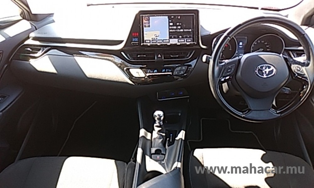 2019 Toyota CHR HYBRID photo 7
