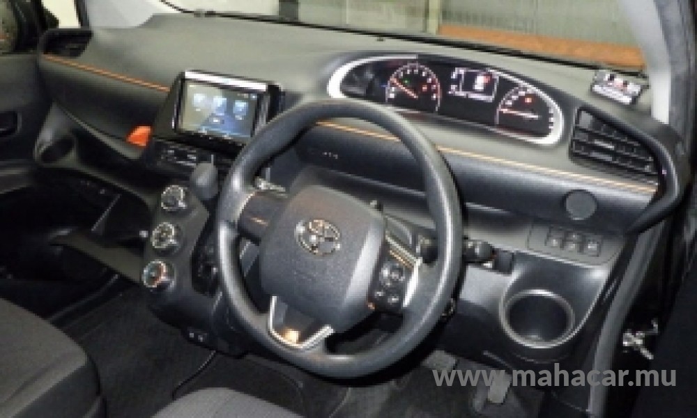 2022 Toyota Sienta photo 6