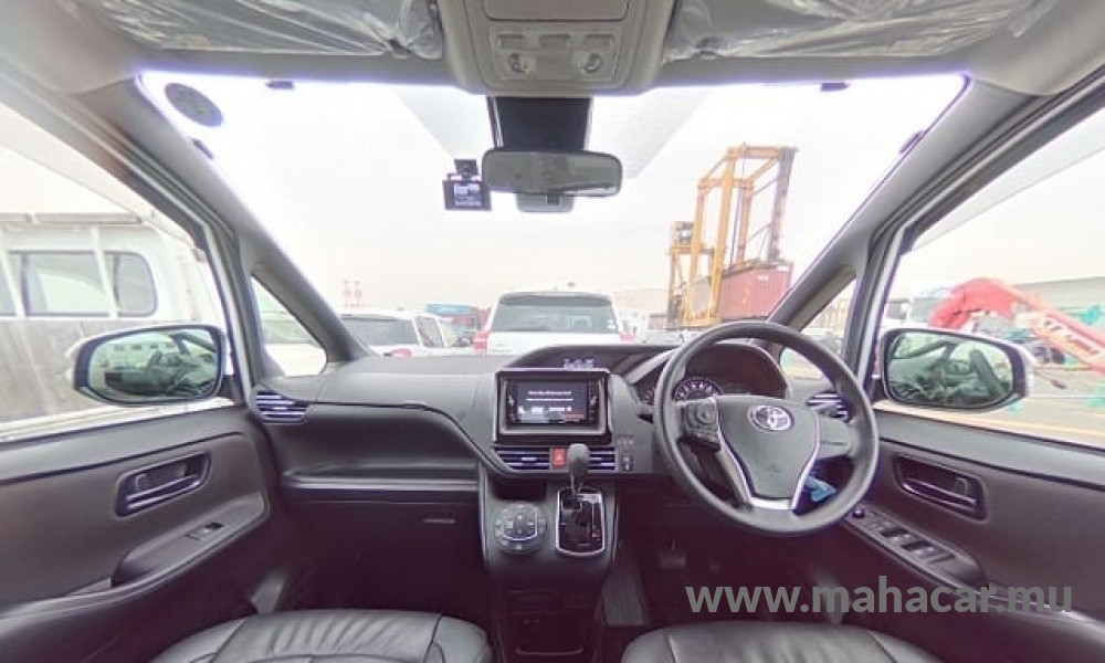 2019 Toyota Noah photo 5