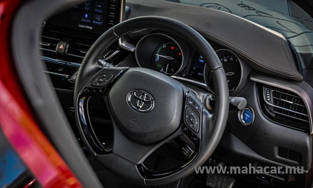 2019 Toyota CHR HYBRID photo 5