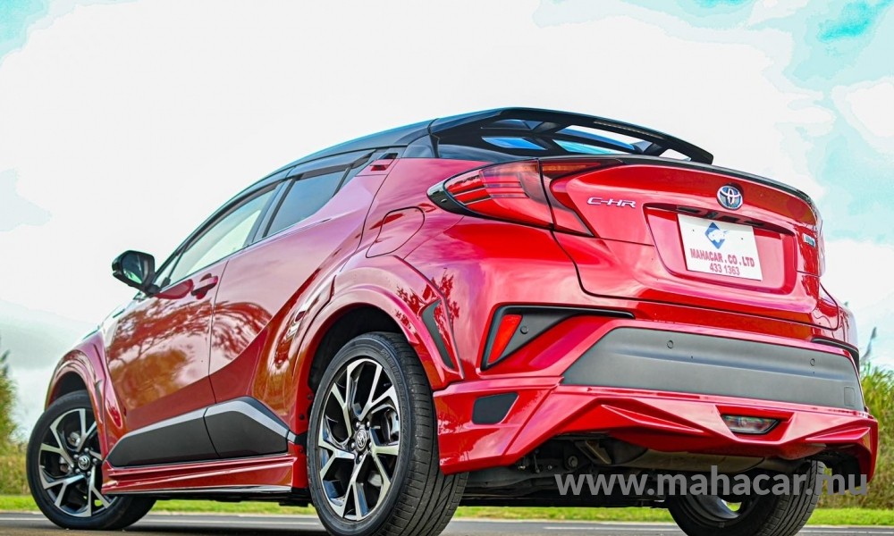 2020 Toyota CHR HYBRID photo 11