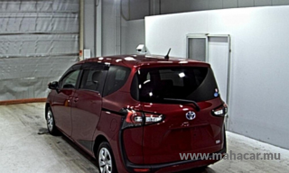 2021 Toyota Sienta Hybrid photo 2