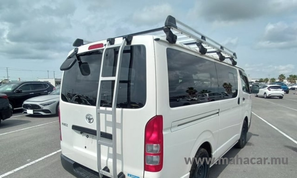2022 Toyota Hiace photo 3