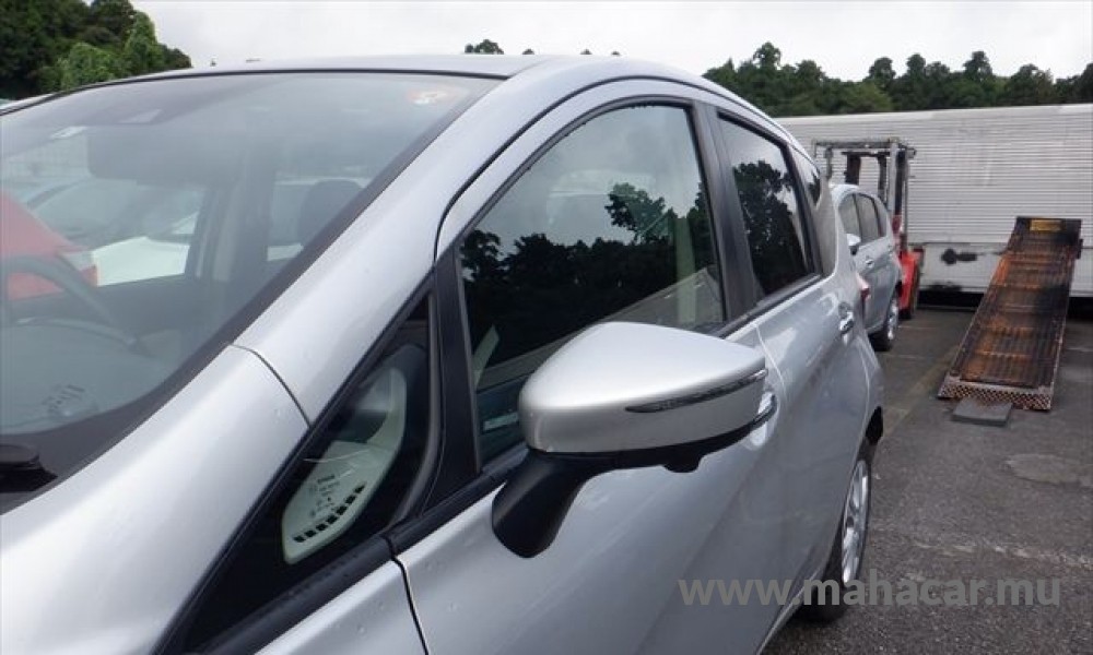 2019 Nissan NOTE E-POWER photo 12