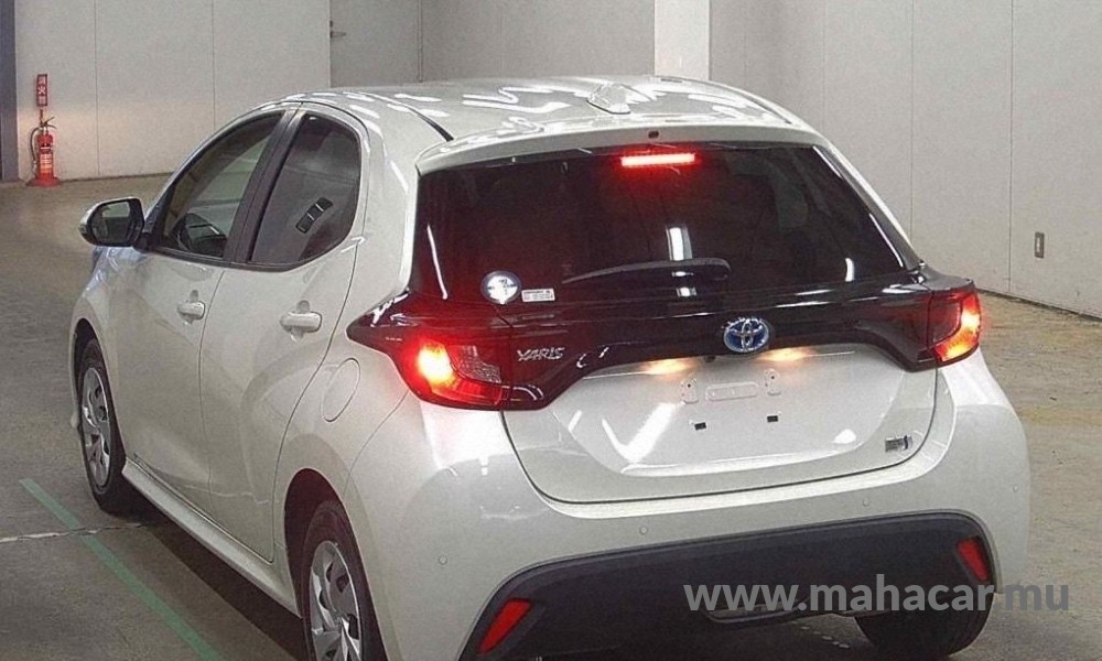 2022 Toyota Yaris photo 2