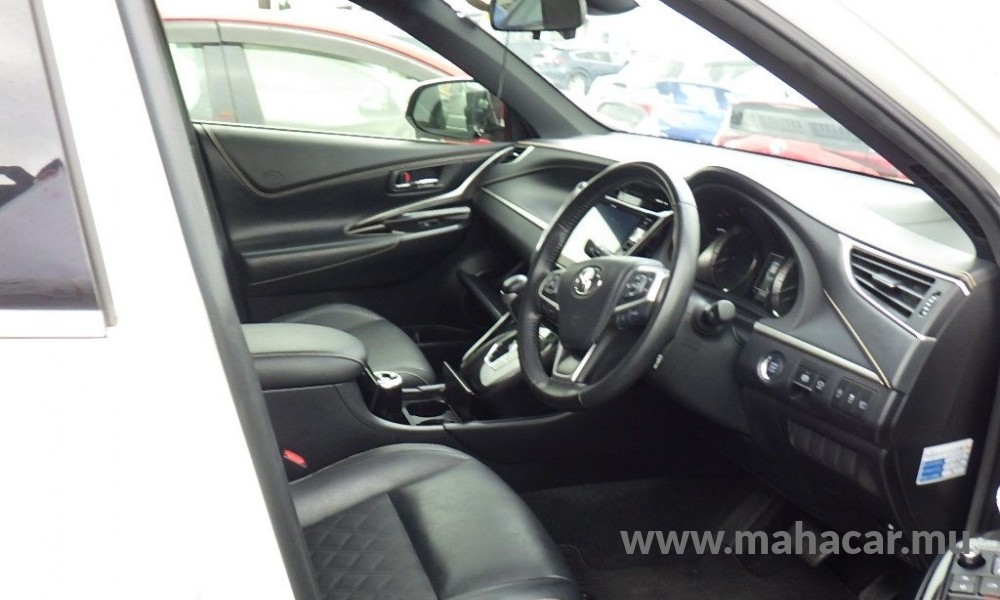 2020 Toyota Harrier photo 7