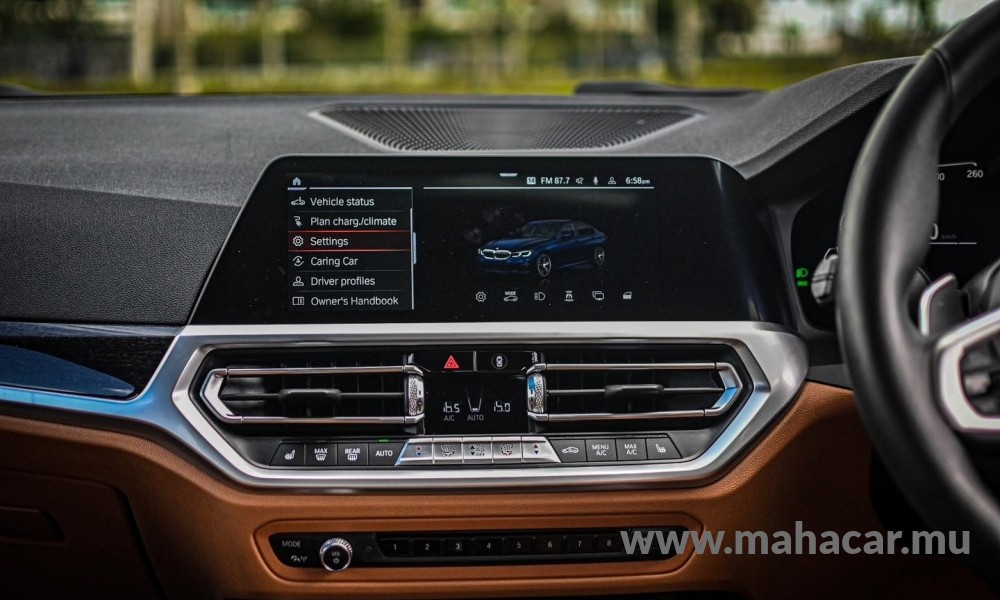 2019 BMW 330e photo 12