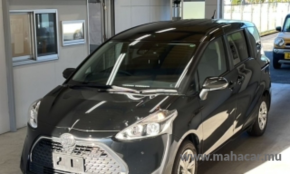 2022 Toyota Sienta, Black