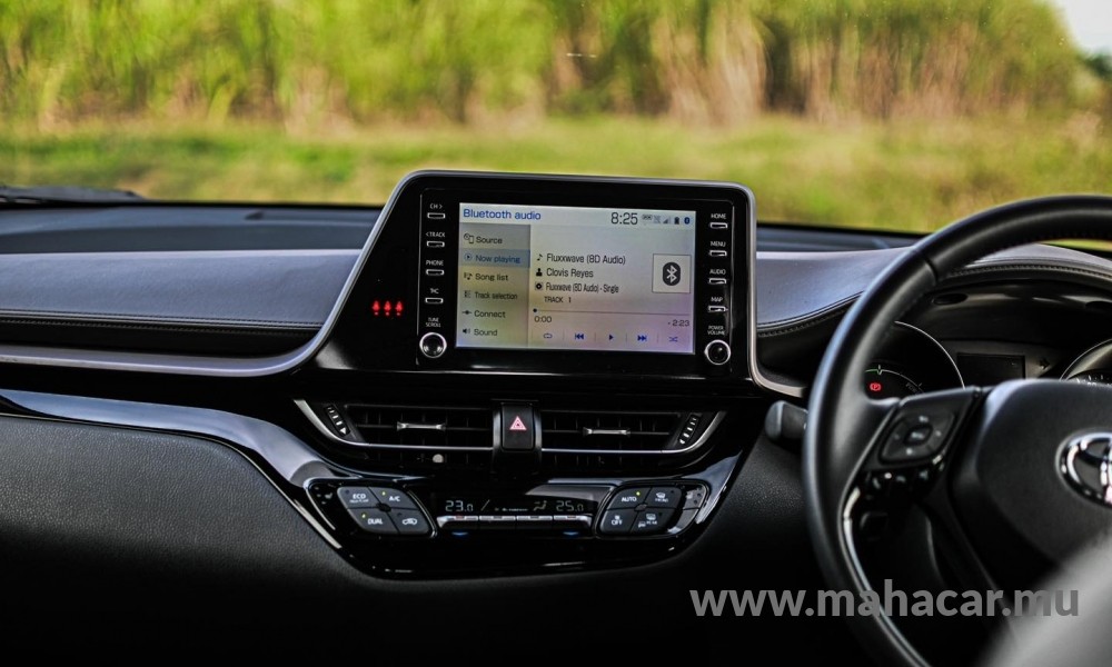 2020 Toyota CHR HYBRID photo 9