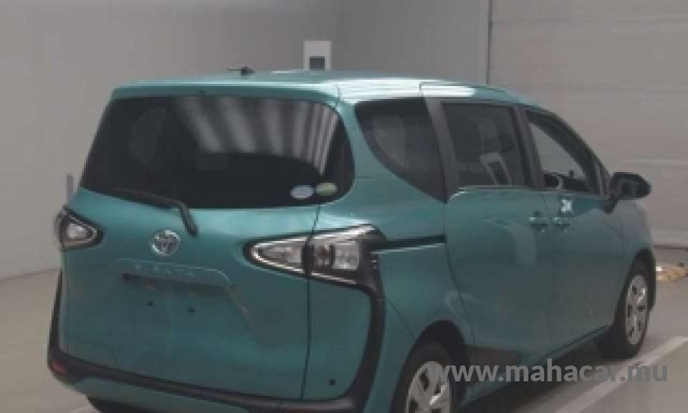 2021 Toyota Sienta photo 2