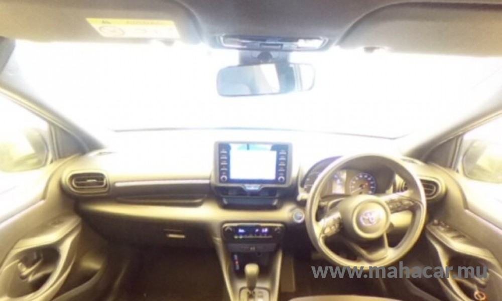 2021 Toyota Yaris Hybrid photo 5