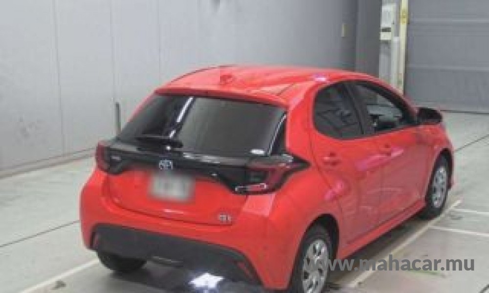2021 Toyota Yaris Hybrid photo 2