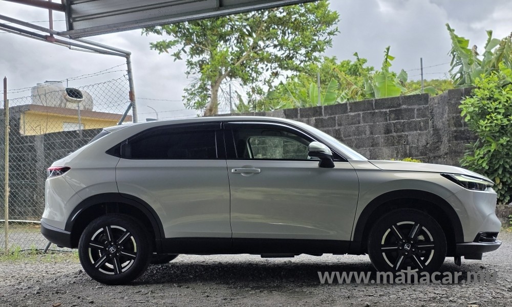 2022 Honda Vezel X Hybrid photo 11