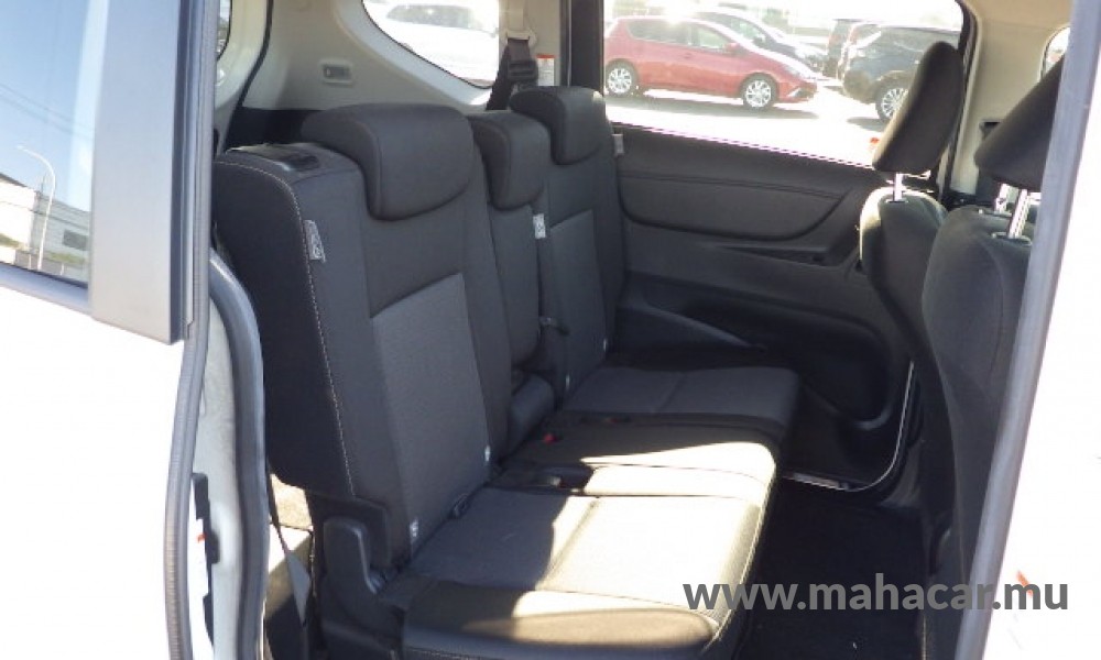 2021 Toyota Sienta Hybrid photo 7