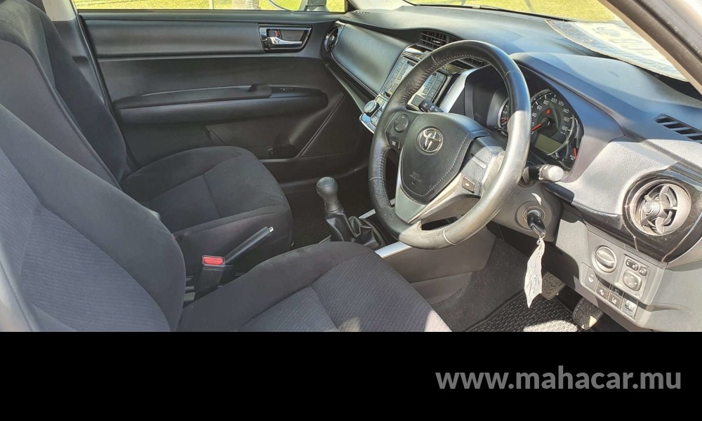 2018 Toyota Corolla Axio photo 4