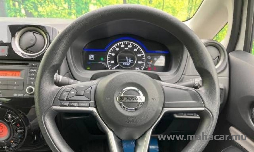 2020 Nissan NOTE E-POWER photo 8