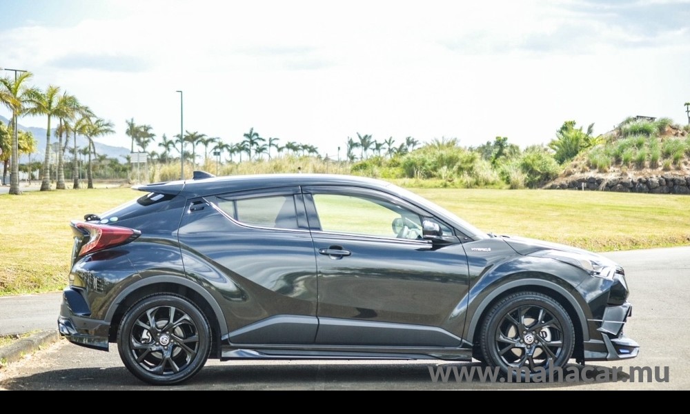 2019 Toyota CHR HYBRID photo 8