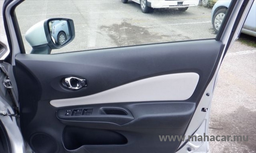 2019 Nissan NOTE E-POWER photo 20