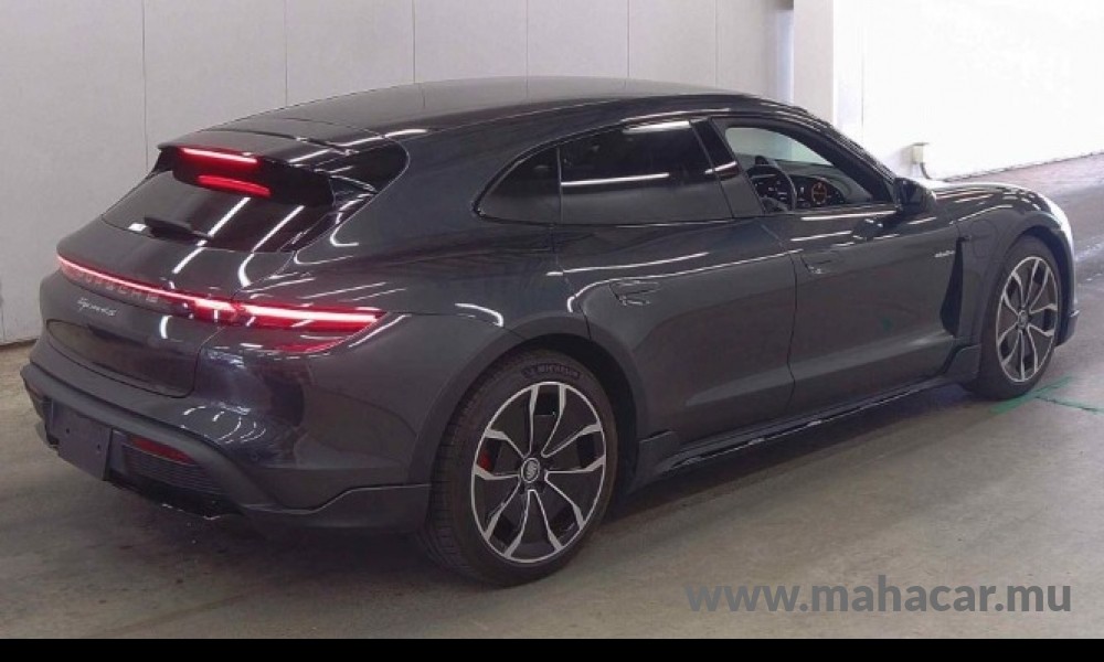 2023 Porsche Taycan photo 4