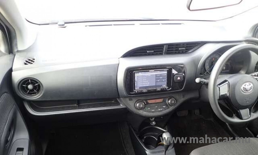 2019 Toyota VITZ HYBRID F photo 11