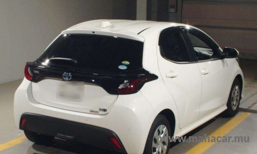2020 Toyota Yaris photo 2