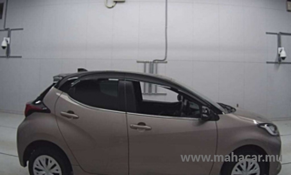 2020 Toyota Yaris photo 3
