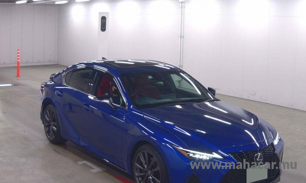 2023 LEXUS IS 300h photo 3