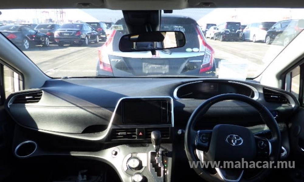 2021 Toyota Sienta Hybrid photo 8