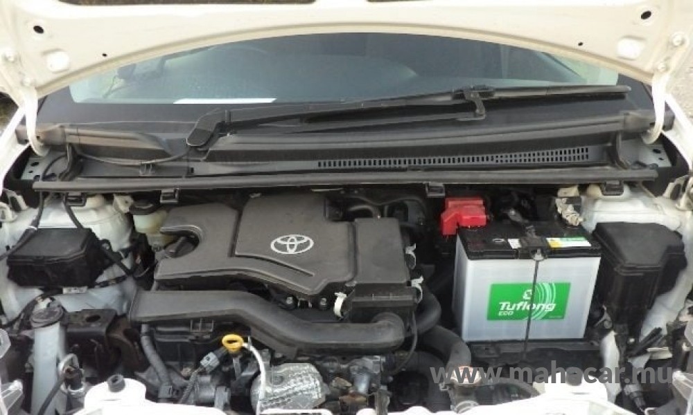 2019 Toyota Vitz photo 5