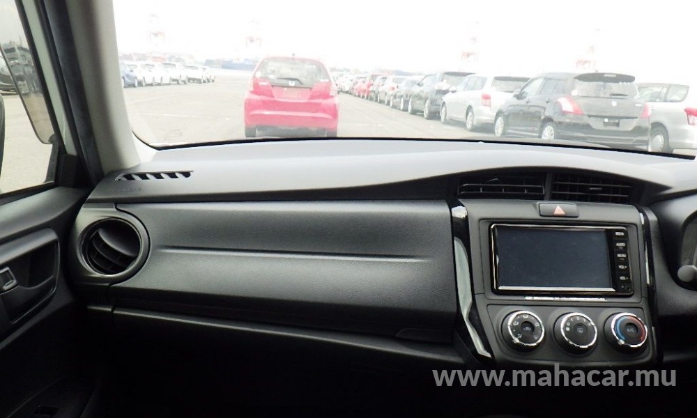 2020 Toyota Corolla Axio photo 9