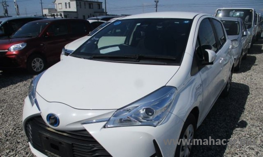 2020 Toyota VITZ HYBRID F, White